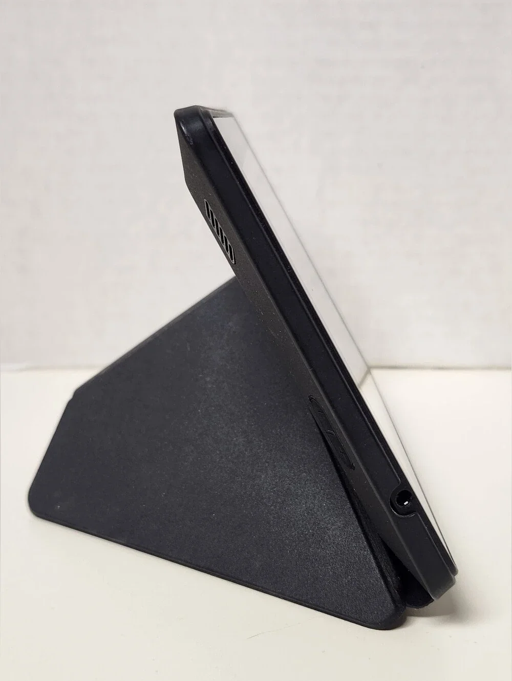 Amazon Kindle Fire HD (3rd Generation) 8GB, Wi-Fi, 7in - Black Case & Charger